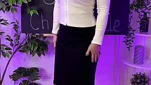 Heart-Racing Thrill of Sisi's Curvy Pantyhose Tease in Nylon Club