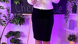 Heart-Racing Thrill of Sisi's Curvy Pantyhose Tease in Nylon Club