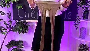 Heart-Racing Thrill of Sisi's Curvy Pantyhose Tease in Nylon Club