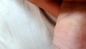 whoa this vietnamese girl's got that thick asian cock ready 😍🍆