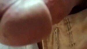 whoa this vietnamese girl's got that thick asian cock ready 😍🍆