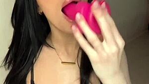 horny amateur teen slut dildos her pussy on cam 😩💦