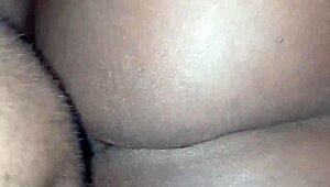 Trzy obfite dojrzałe lesbijki palcują cipki i ocierają się zabawkami na dziko