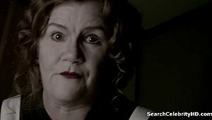 sarah paulson and lindsay pulsipher stripping topless in american horror story?