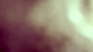 muy cachonda masturbándome duro en el baño del gym gritando de placer 🔥😈💦