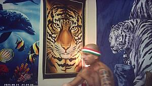 Segreto matrigna esposto da figastro furbo durante gioco sporco