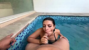 sexo na piscina com nerd brazilian babe? 🔥💦