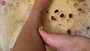 i washed my feet with rose petals after work... so relaxing