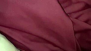 si riscalda la fica col phon... tutta pisciata e bagnata