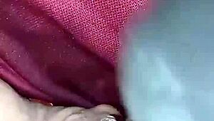 si riscalda la fica col phon... tutta pisciata e bagnata