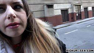 hej punca, Stella Cox jo dobi trdo na prostem za denar 💦 kdo gleda?