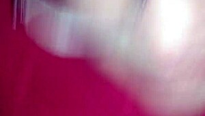 Amateur solo sport babe runs naked outdoors flashing ass and tits