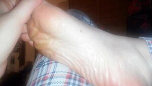 My feet walked barefoot all day, now they're sore and sweaty for you