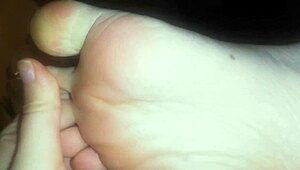 My feet walked barefoot all day, now they're sore and sweaty for you