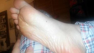 My feet walked barefoot all day, now they're sore and sweaty for you
