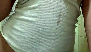 Hijastra Shows Padrastro Big White Saggy Tits And Wet Pussy In Bathroom Play