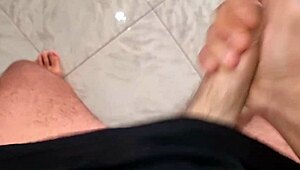 apri la bocca troia e bevi tutta la mia sborra calda mentre ti parlo sporco in italiano