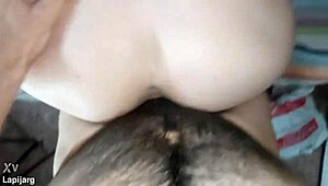 Mi hermanastra argentina rubia tetona con gran culo en pose de perrito chupando mi enorme verga