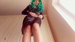 Sexy Giantess Craves Your Tiny Body!