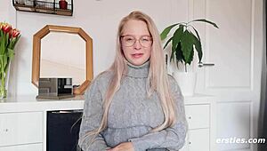 WOW CUTE BLONDE ANNA SQUIRTS HARD DILDOS VIBRATORS PUSSY FINGERING GLASSES