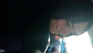 לקוח חרמן נהנה ממציצה עמוקה שלי כל כך טוב במונית 🚖💦😋