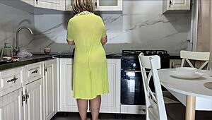 хуят на сте син разтяга стегнатото анално дупче на опитна милф