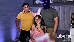 invitamos a un amigo y termina follando a mi novia en nuestro depa 😲