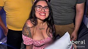 invitamos a un amigo y termina follando a mi novia en nuestro depa 😲