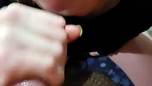 quickie blowjob handjob fuck for skinny milf wife ends in juicy creampie 😋💦🍑