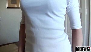 Turysta podgląda hardcore anal Macy na ukrytej kamerce z balkonu