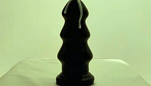 latexi69 teases tight ass with buttplug in shiny latex close up