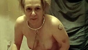 oh esclave f, autoseance uro con insultes y masturbacion salvaje