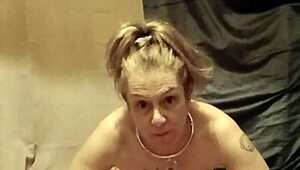 oh esclave f, autoseance uro con insultes y masturbacion salvaje