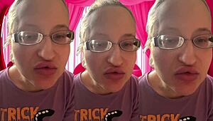 she pops those bubblegum bubbles super close for asmr headphone vibes
