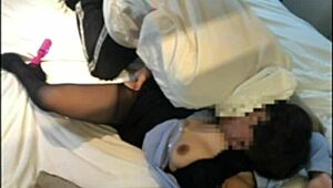 人妻、旦那に隠れて身体を差し出し契約ゲット