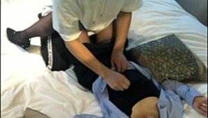 人妻、旦那に隠れて身体を差し出し契約ゲット