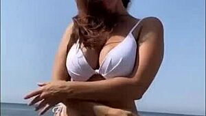 Does Married Brazilian Amateur Coroa's Sexy Dance Turn You On Too Much?