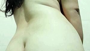 Aurora estelar bares her huge milf tits for huntr666