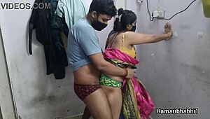Indyjska bhabhi w jedwabnej sari pieprzona wielkim kutasem
