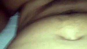 whoa check her piloneando that tight pussy riding hard af