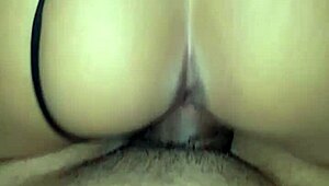 whoa check her piloneando that tight pussy riding hard af