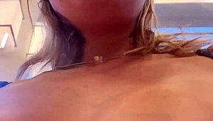 fingering my wet pussy with vibrator in public mall bathroom i squirt everywhere!!