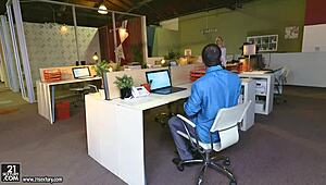 why does goldie rush give footjobs under the office desk?