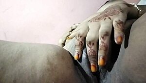 sexy indian girlfriend's hot pussy tempts in homemade first time