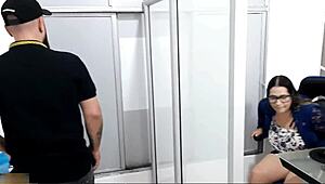 me hacen examen fisico sin ropa y follo con la doctora le doy mucha verga para consguir el trabajo que tanto deseo - porno en espa�ol