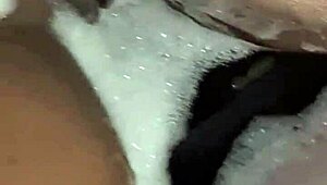 泡沫浴后大鸡巴猛干小穴 CUM SHOWER IN HER TIGHT PUSSY!