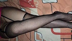 mujer madura se empina con su gran culo para recibir verga dura en doggy y misionero