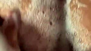 泡沫浴后大鸡巴猛干小穴 CUM SHOWER IN HER TIGHT PUSSY!