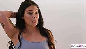 Fiică vitregă lezbi facesitting pe țâțe mari mame vitrege asiatice muie pizdă