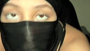 whoa best arab muslim hijab ass ever 😍🍑 shake it girl!!